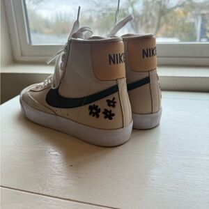 Nike Cream High-Tops Blazers, Black Swoosh & Flowers